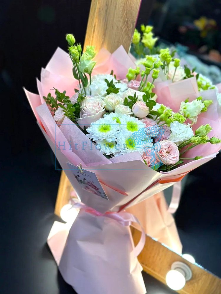 Букет цветов Свет любви Букет цветов из: Розы, Лизиантусы и Хризантемы